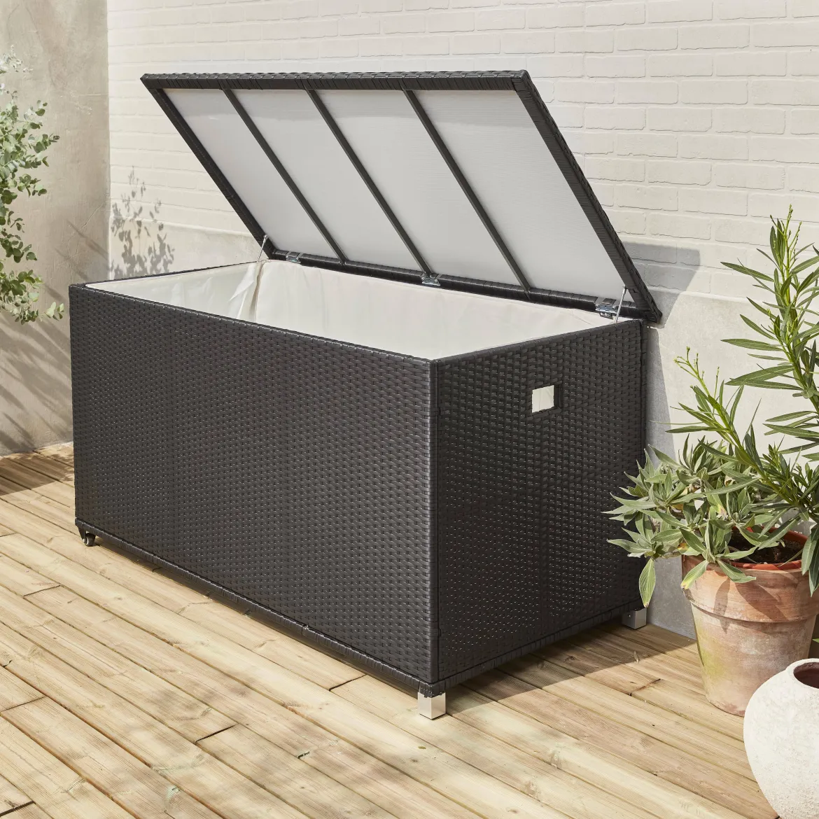 Baule da giardino in resina intrecciata con rotelle e fodera interna, 790L