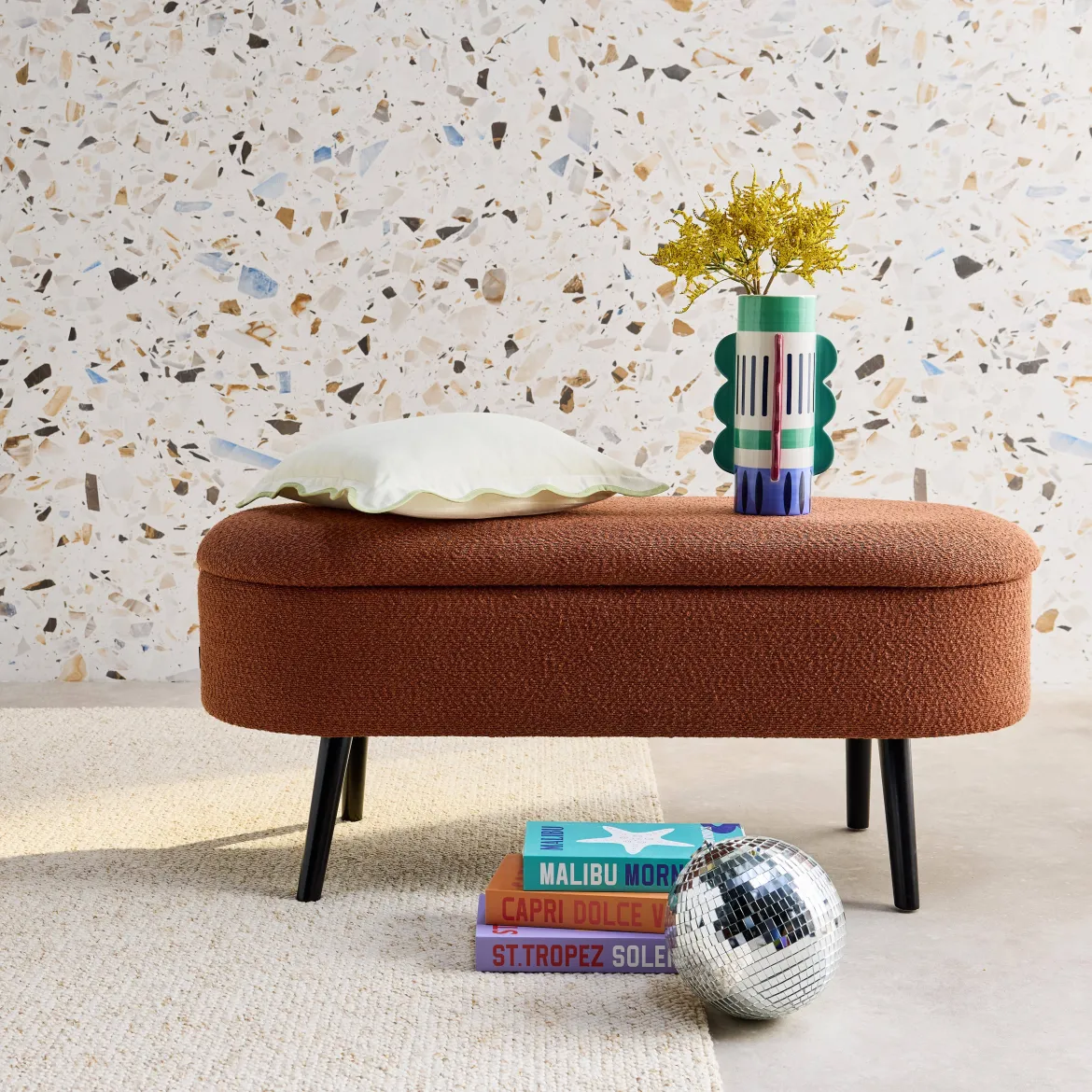 Cassapanca con rivestimento bouclé