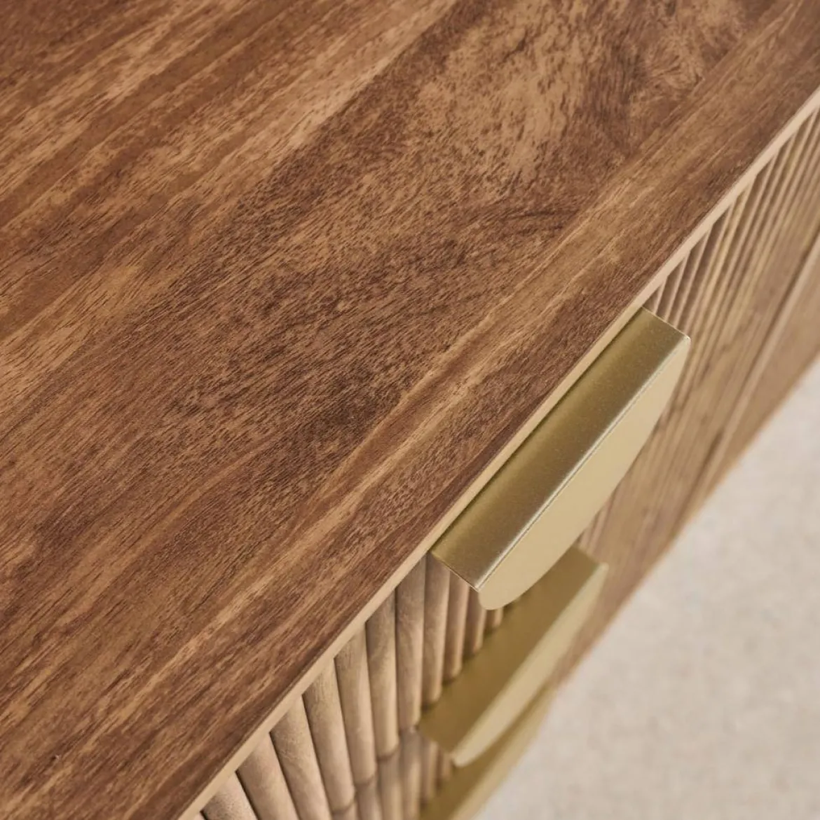 Cassettiera effetto legno di mango scanalata 6 cassetti