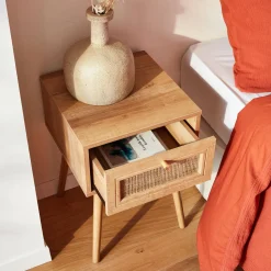 Comodino effetto legno e intrecciatura cannage, 1 cassetto