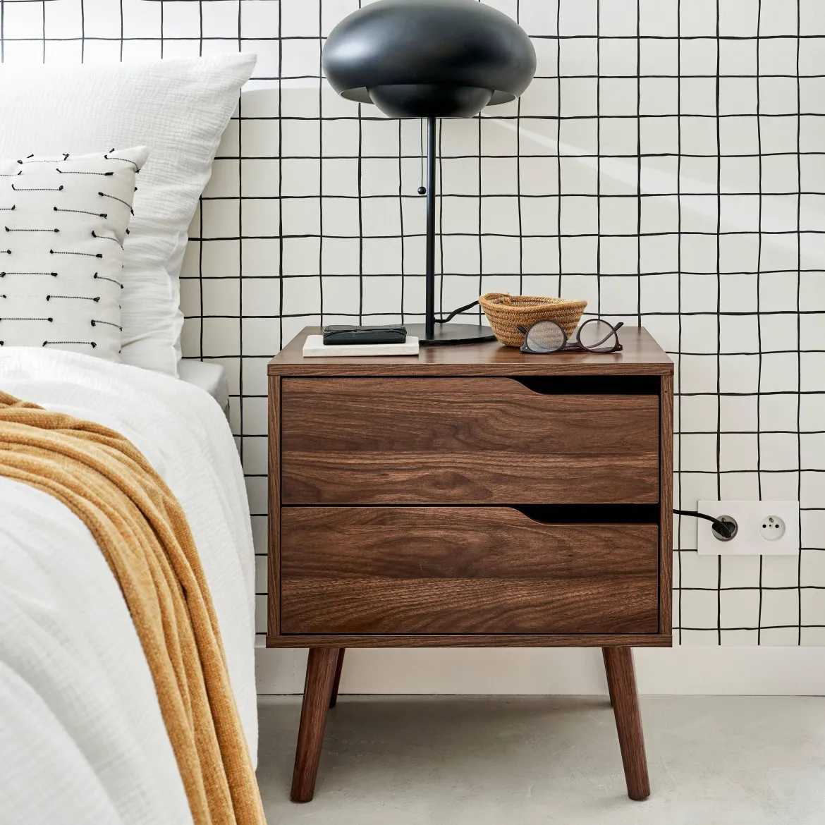 Comodino in legno tinto noce, 2 cassetti