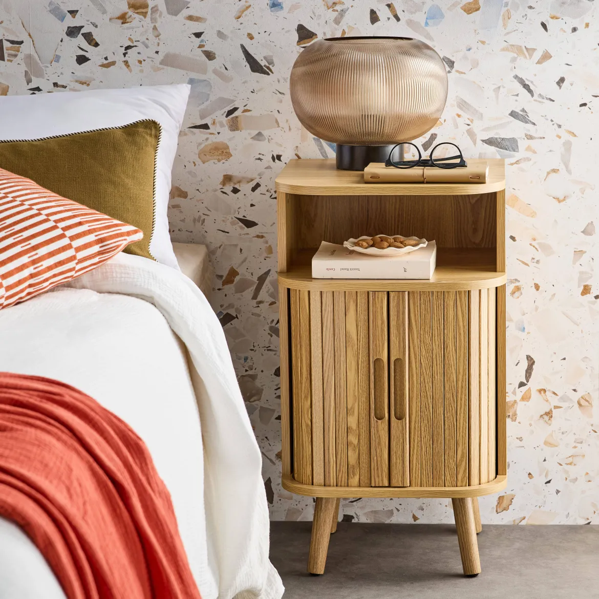 Comodino scandinavo decorazione legno 2 porte scorrevoli