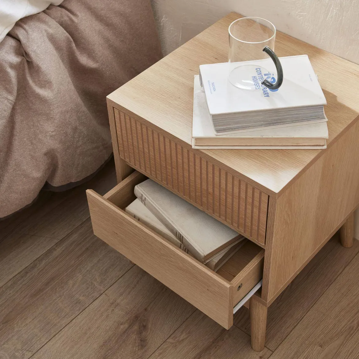 Comodino con 2 cassetti