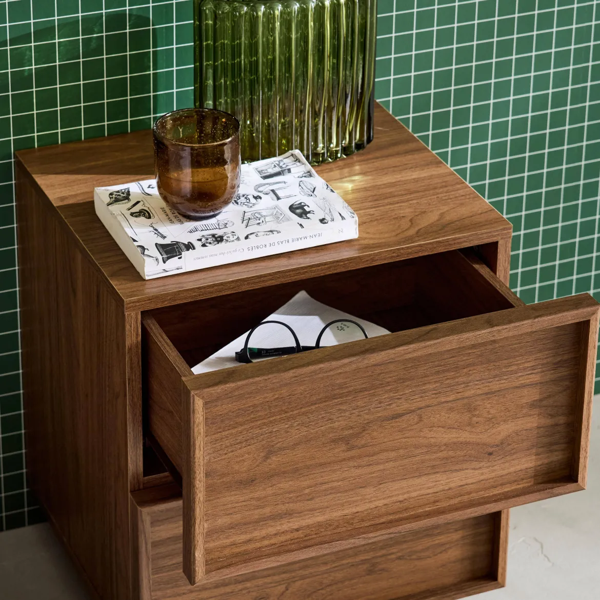 Comodino effetto legno 2 cassetti