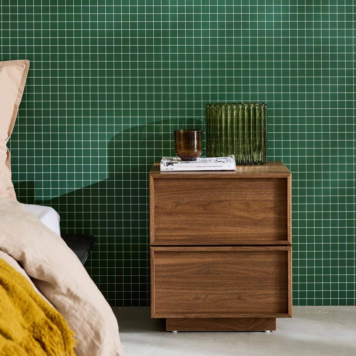 Comodino effetto legno 2 cassetti