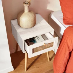 Comodino effetto legno e intrecciatura cannage, 1 cassetto