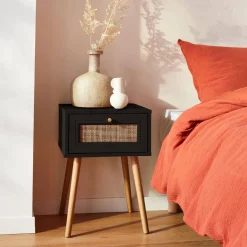 Comodino effetto legno e intrecciatura cannage, 1 cassetto