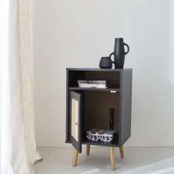 Comodino scandinavo in vimini