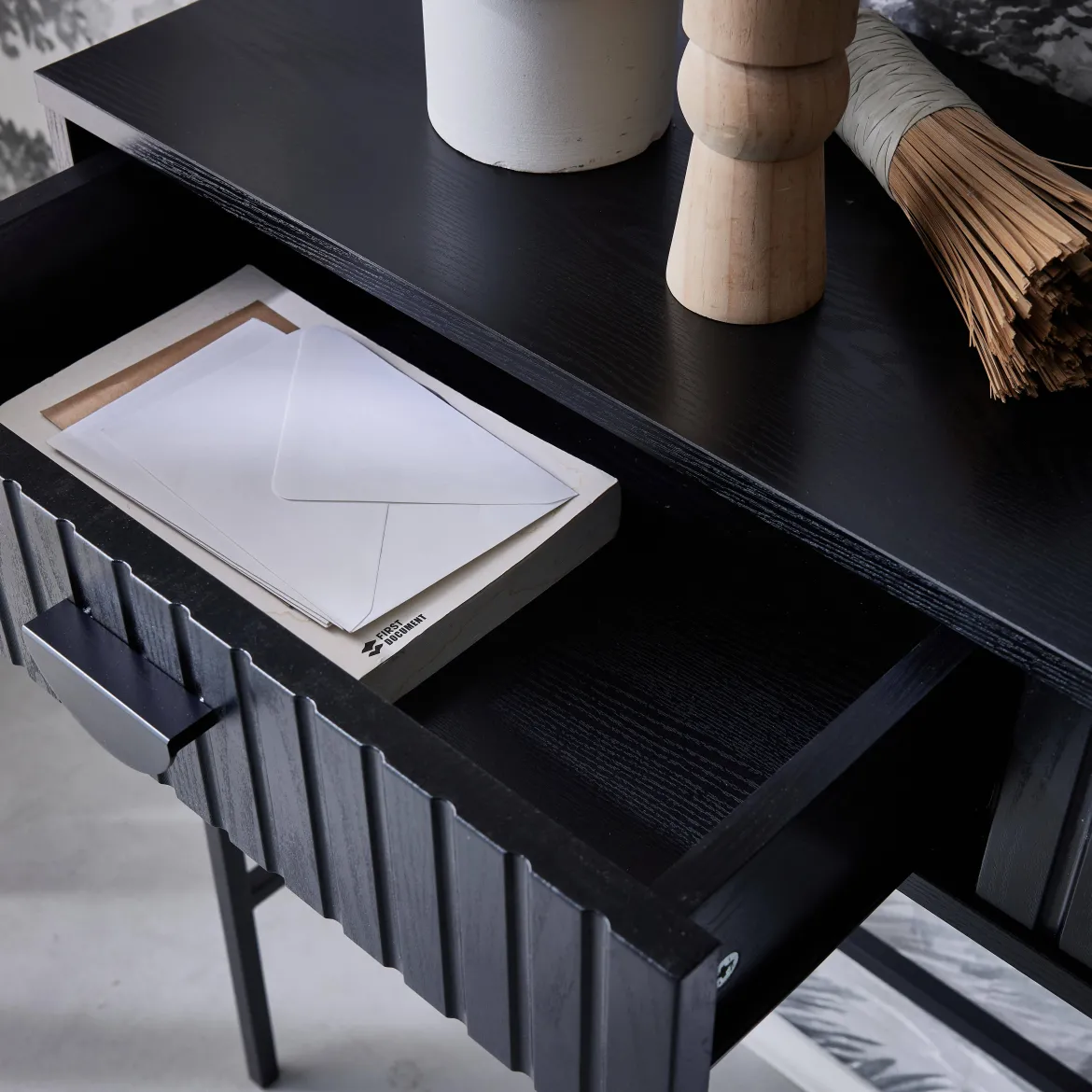Consolle con effetto legno scanalato nero a 2 cassetti, 100cm