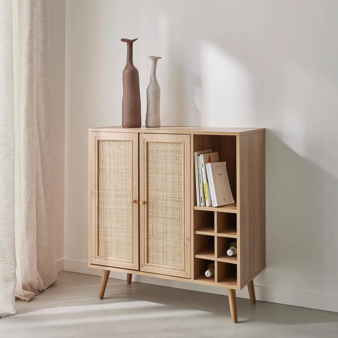 Credenza con portabottiglie, decorazione in vimini e legno, 83cm