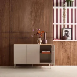 Credenza effetto legno con gambe in metallo 3 ante, 120cm