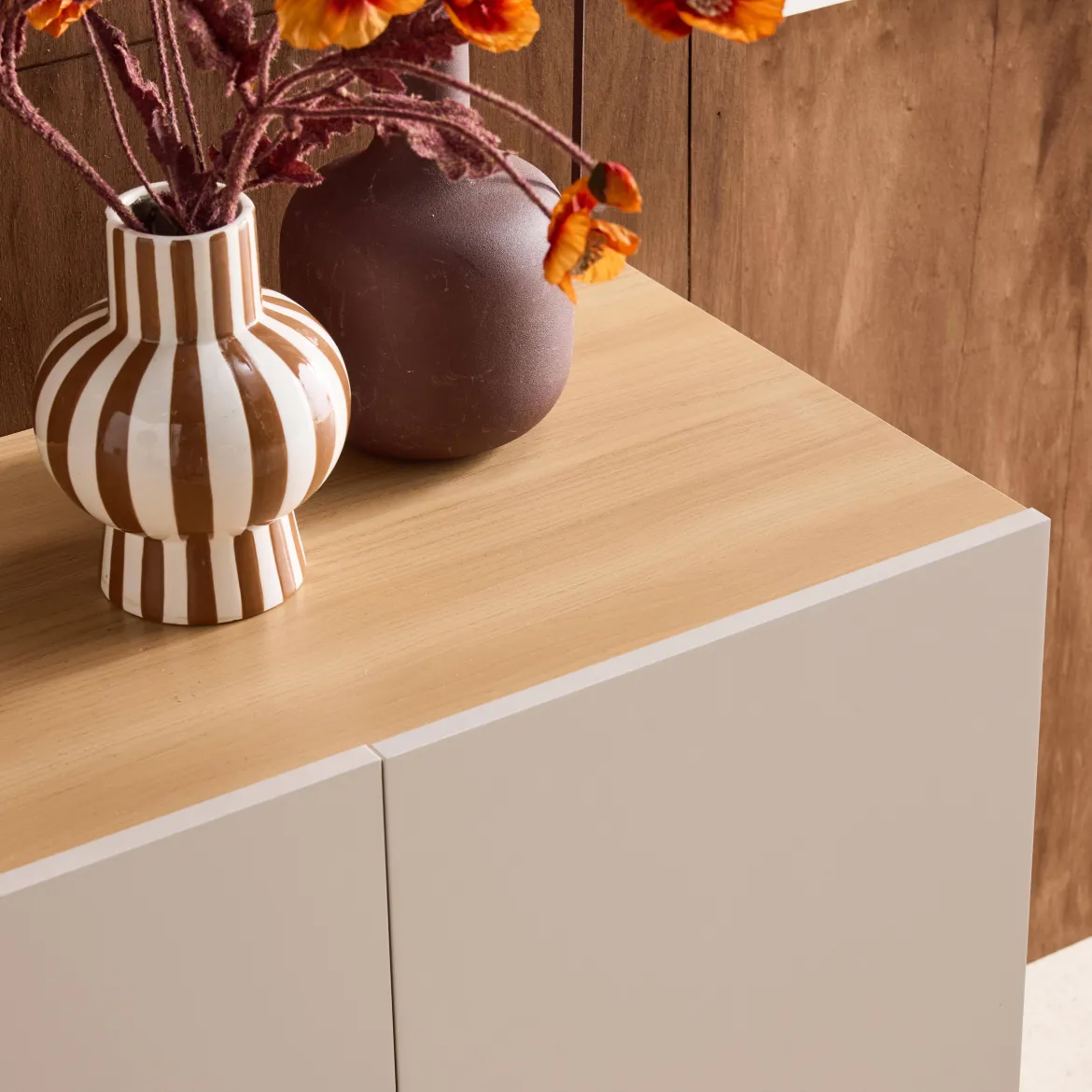 Credenza effetto legno con gambe in metallo 3 ante, 120cm