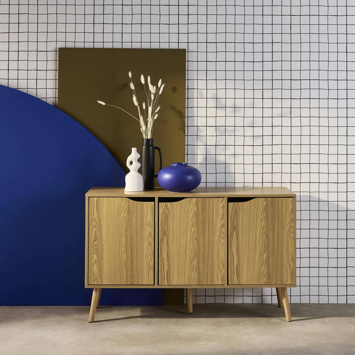 Credenza effetto noce con 3 ante e 3 ripiani, 120cm