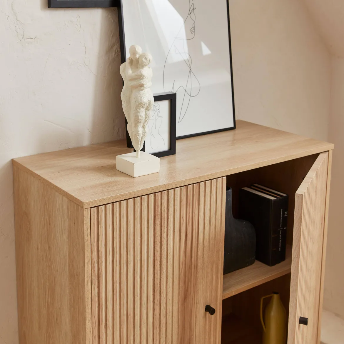 Credenza scanalate effetto legno a 2 ante, 83.5cm
