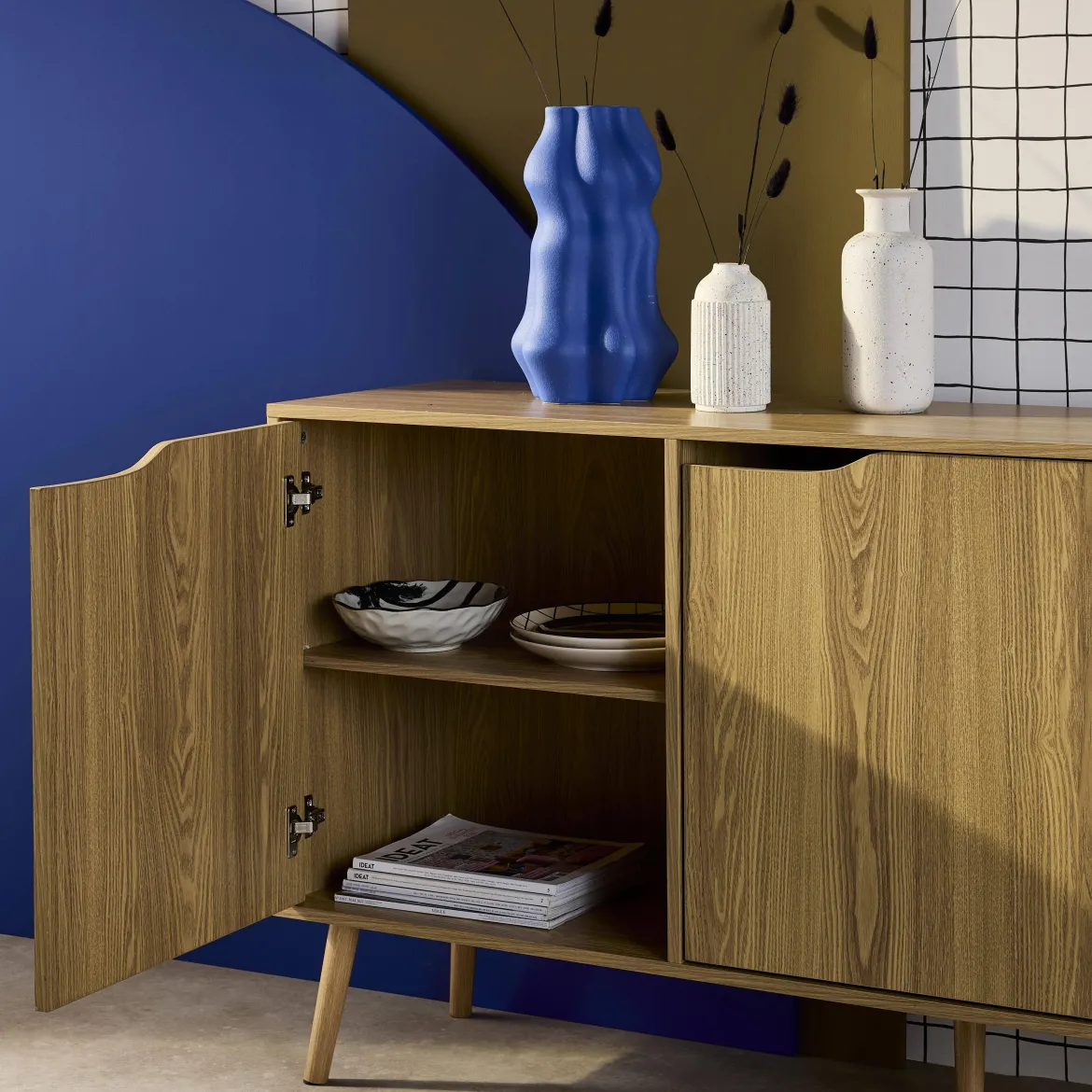 Credenza scandinava a 2 ante effetto legno di noce, 160cm