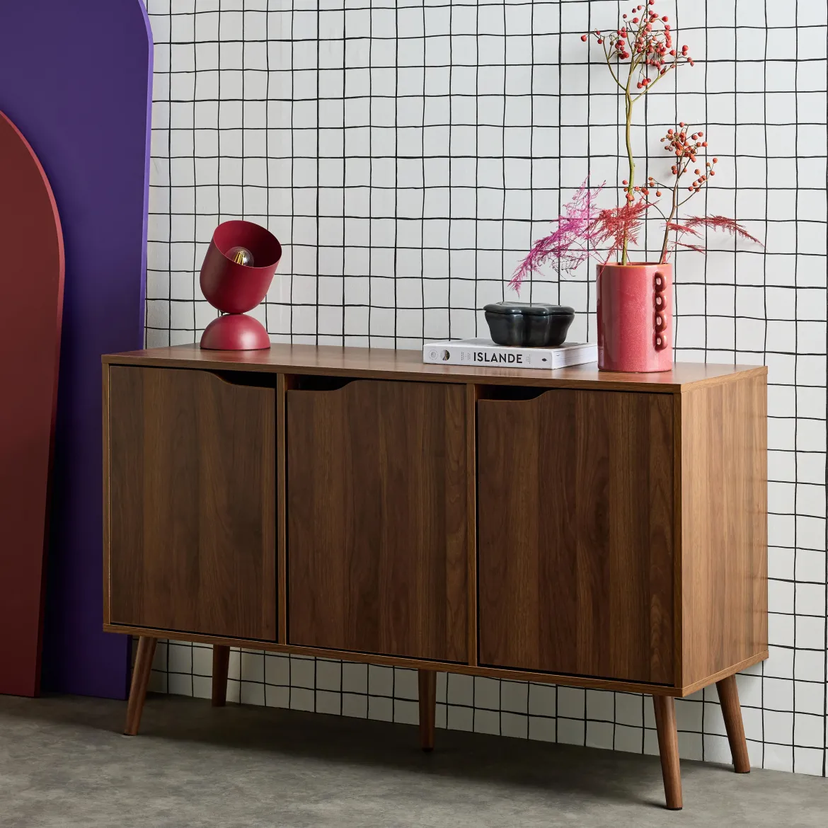 Credenza effetto noce con 3 ante e 3 ripiani, 120cm