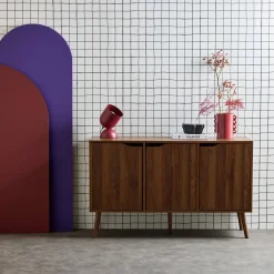Credenza effetto noce con 3 ante e 3 ripiani, 120cm