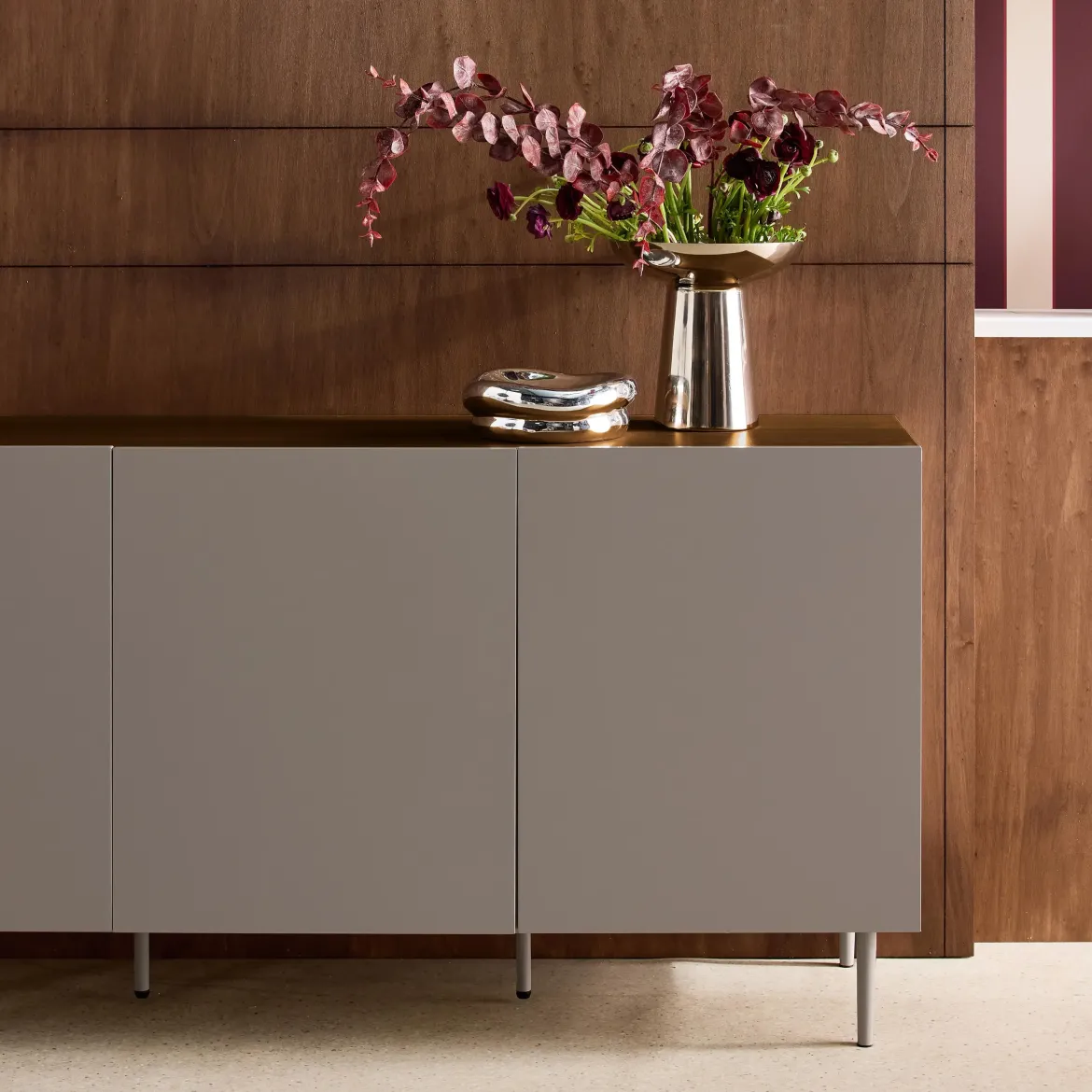 Credenza in metallo e decorazione in legno 3 ante, 150cm
