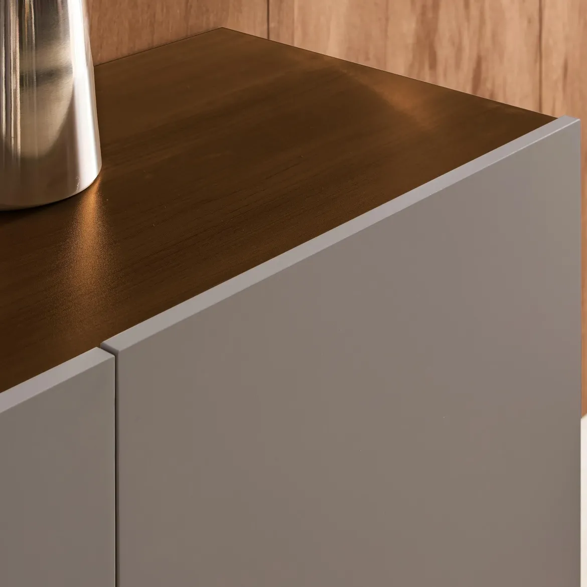 Credenza in metallo e decorazione in legno 3 ante, 150cm