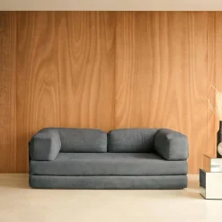 Divano letto futon in velluto a coste e struttura cromata