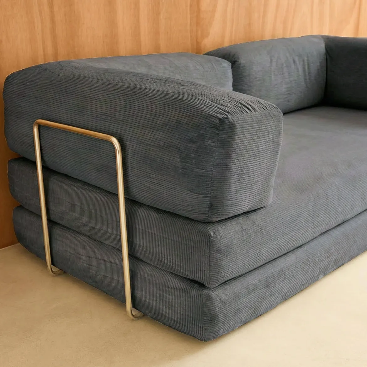Divano letto futon in velluto a coste e struttura cromata