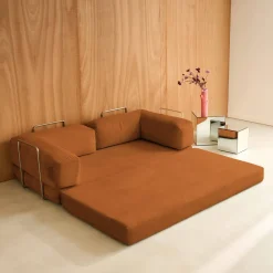 Divano letto futon in velluto a coste e struttura cromata