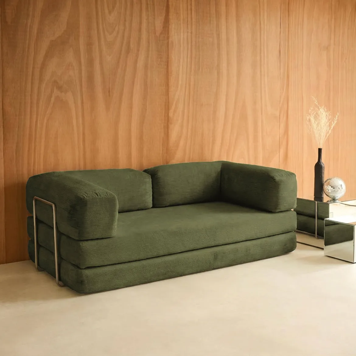 Divano letto futon in velluto a coste e struttura cromata