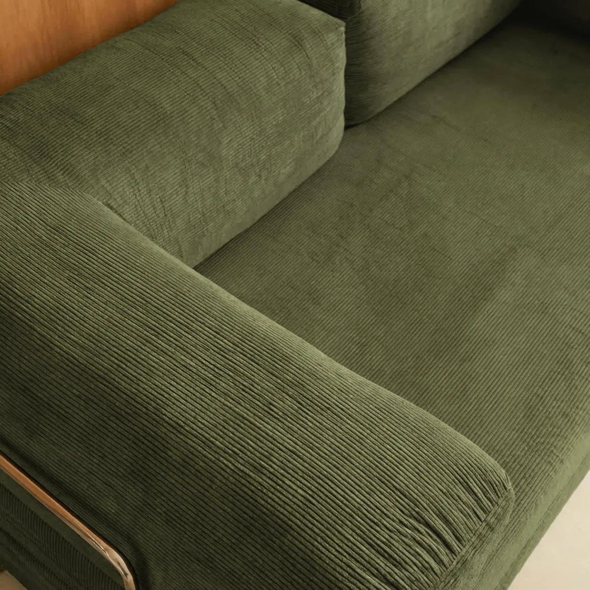 Divano letto futon in velluto a coste e struttura cromata