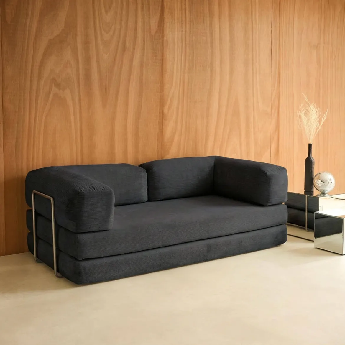 Divano letto futon in velluto a coste e struttura cromata