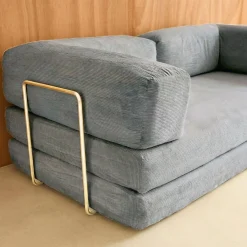 Divano letto futon in velluto a coste e struttura cromata