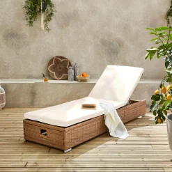 Lettino prendisole in resina intrecciata multiposizione