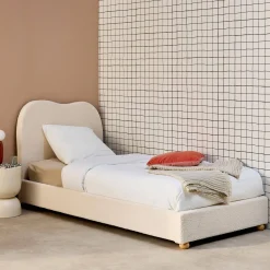 Letto con rete a doghe e testiera, bianco con finitura bouclé