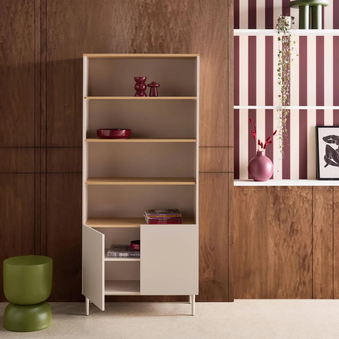 Libreria in metallo e decorazione in legno a 6 livelli