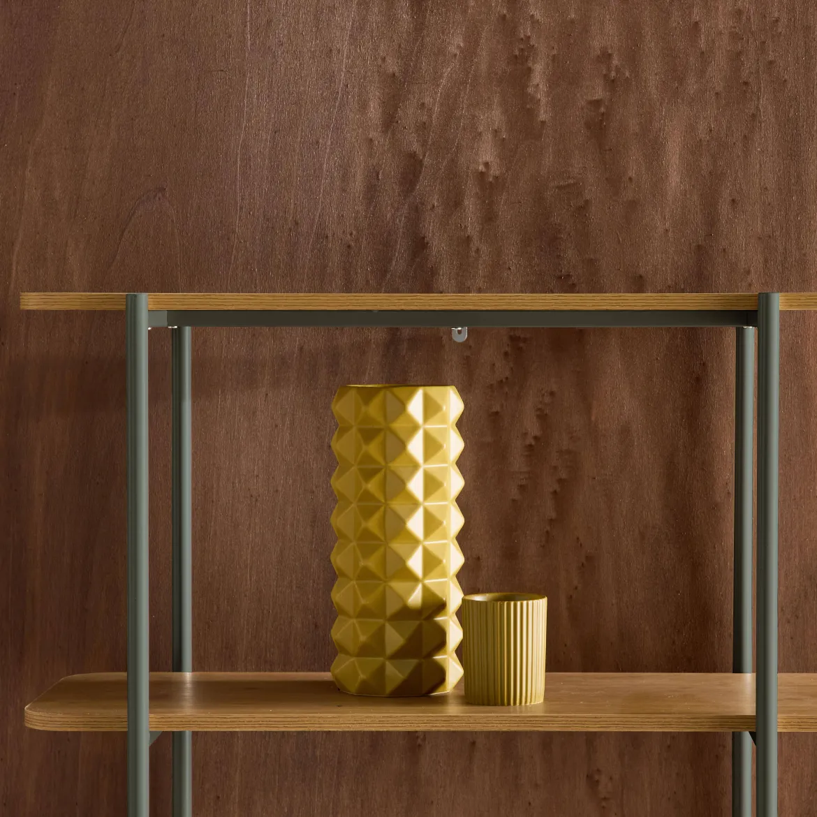 Libreria in metallo curvato e legno a 6 livelli