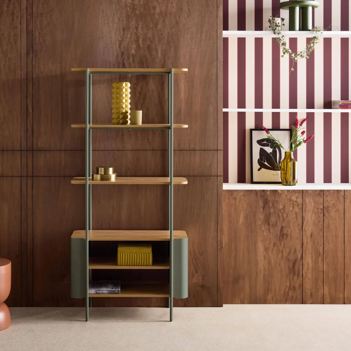 Libreria in metallo curvato e legno a 6 livelli
