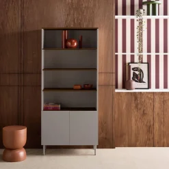 Libreria in metallo e decorazione in legno a 6 livelli