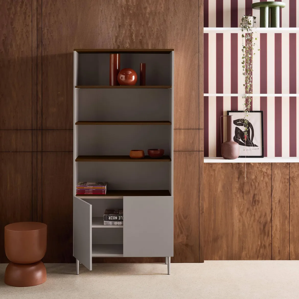 Libreria in metallo e decorazione in legno a 6 livelli