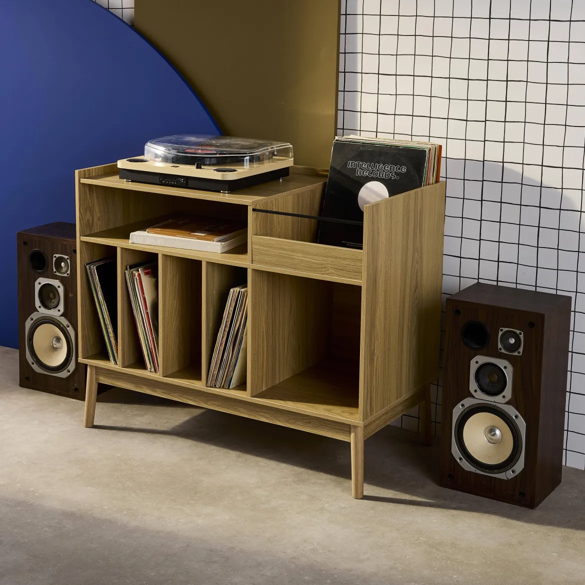 Mobili vintage per vinili con decorazioni in legno