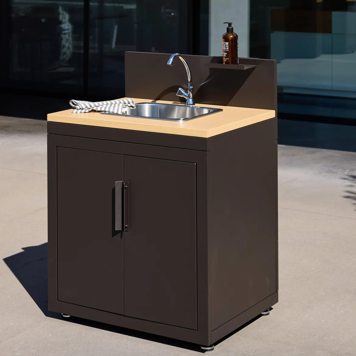 Modulo cucina da esterno in acciaio e decorazione in legno 1 lavello 2 ante 1 gancio, 80cm