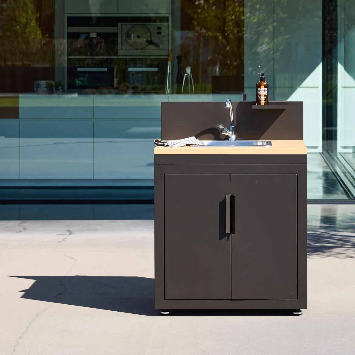 Modulo cucina da esterno in acciaio e decorazione in legno 1 lavello 2 ante 1 gancio, 80cm
