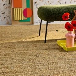 Moquette interna/esterna ad effetto juta chiaro con accenti colorati
