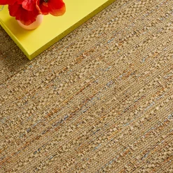 Moquette interna/esterna ad effetto juta chiaro con accenti colorati