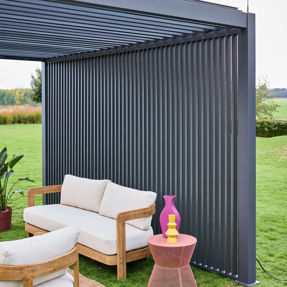 Pergola bioclimatica in alluminio 3x4m + 3 persiane verticali 1,3m