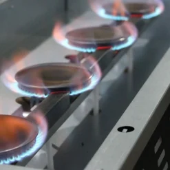 Piastra plancha a gas a 4 bruciatori con utensili