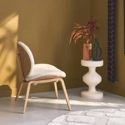Poltrona con finiture effetto legno curvato e tessuto bouclé