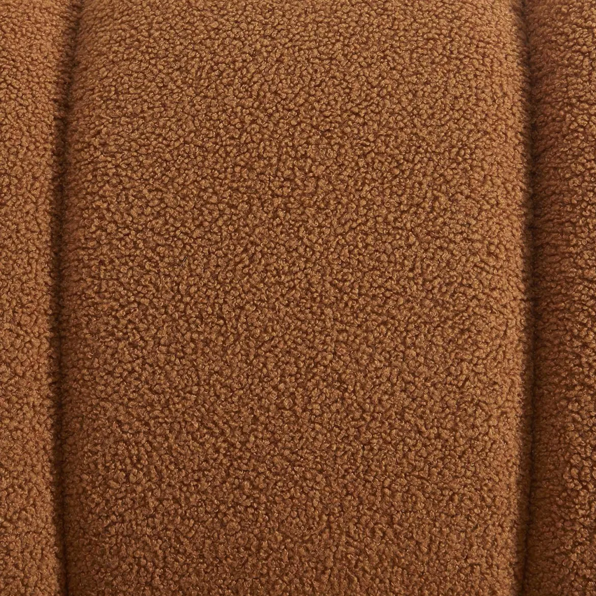 Poltrona relax con gambe rotonde in legno e tessuto bouclé