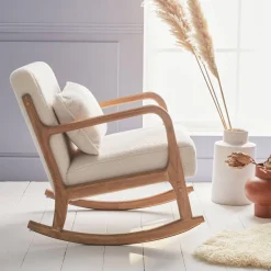 Poltrona scandinava a dondolo in legno e tessuto bouclé