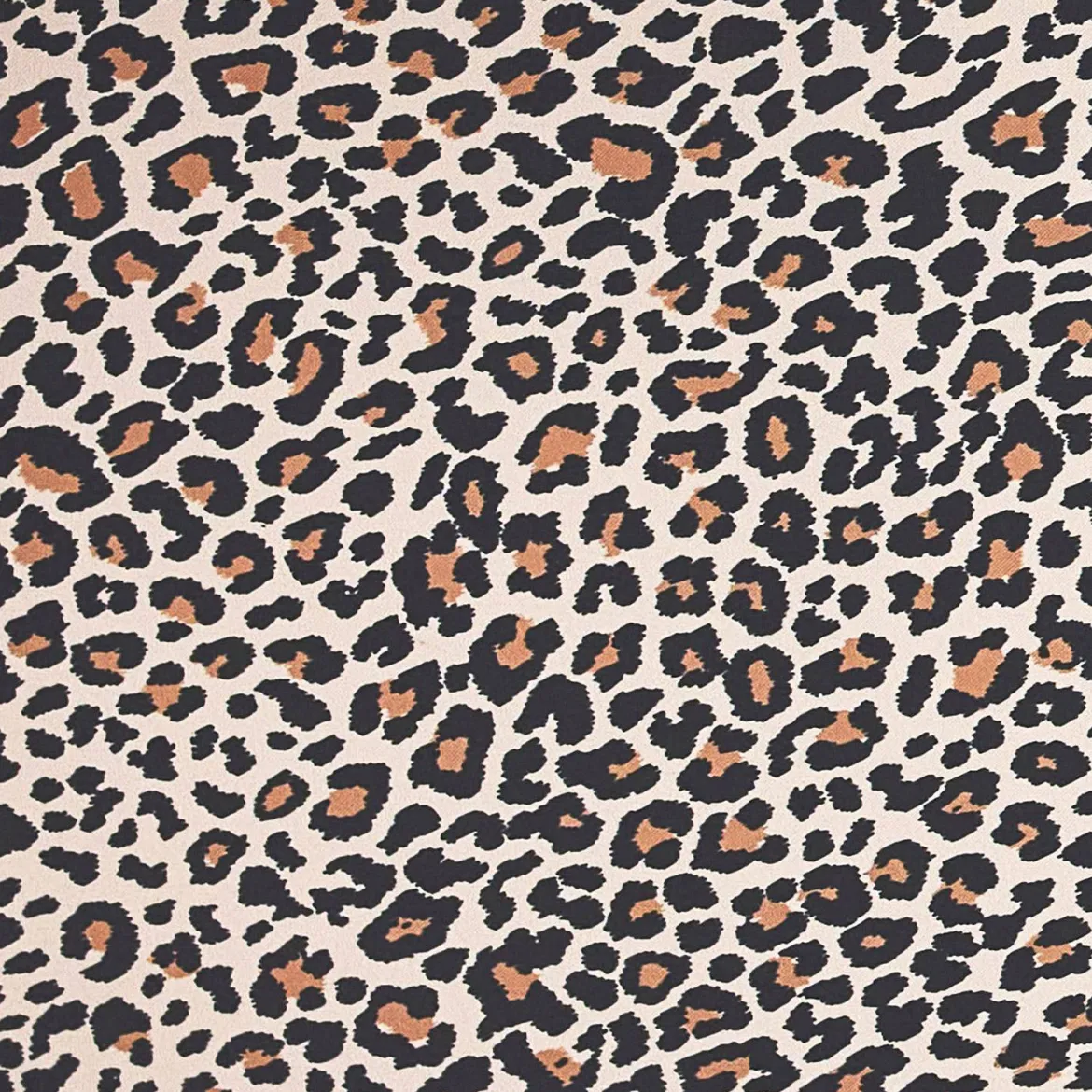 Poltrona scandinava in legno di hevea e stampa leopardo