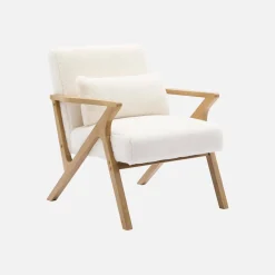 Poltrona scandinava in legno di hevea e tessuto effetto pelliccia sintetica