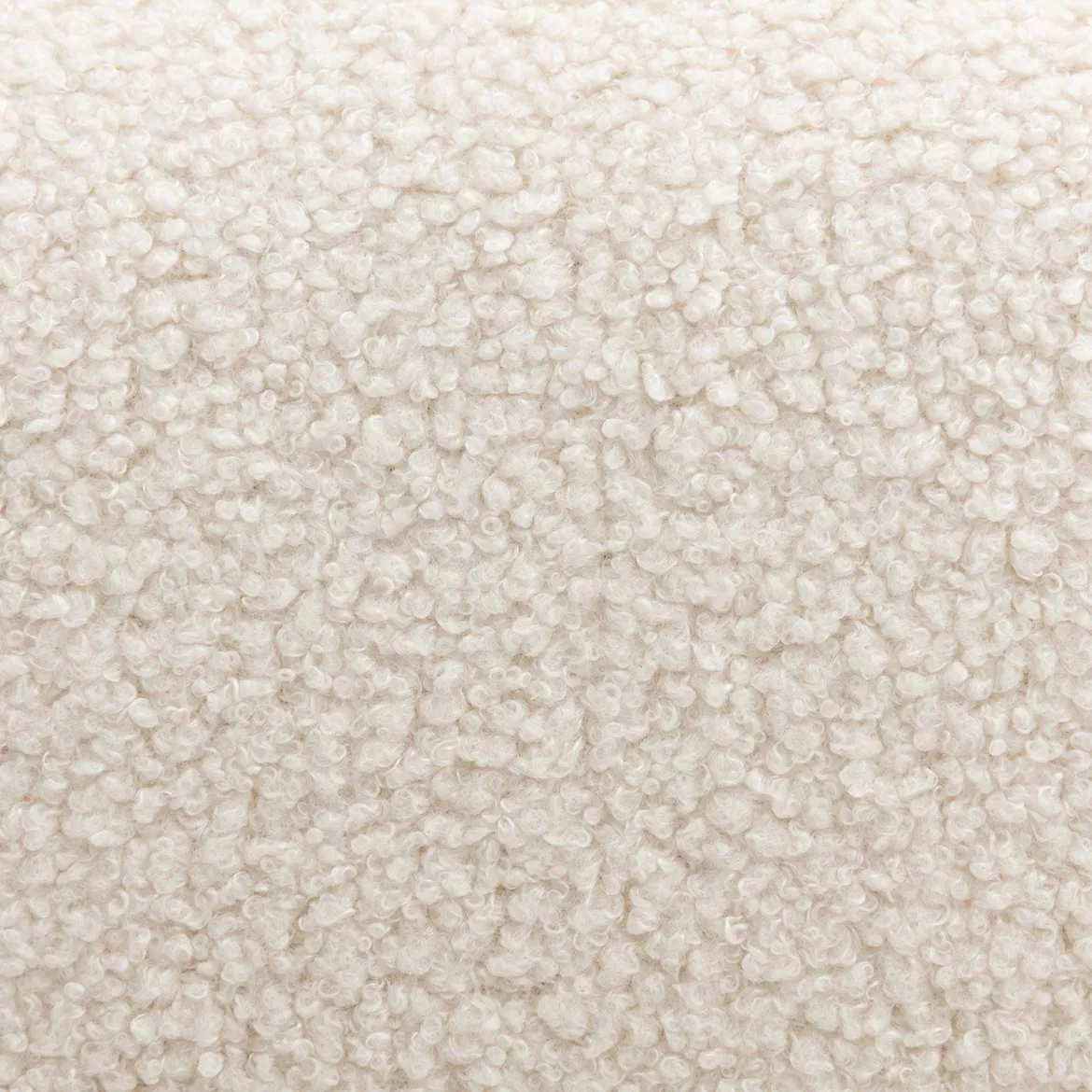 Poltrona scandinava in legno di hevea e bouclé